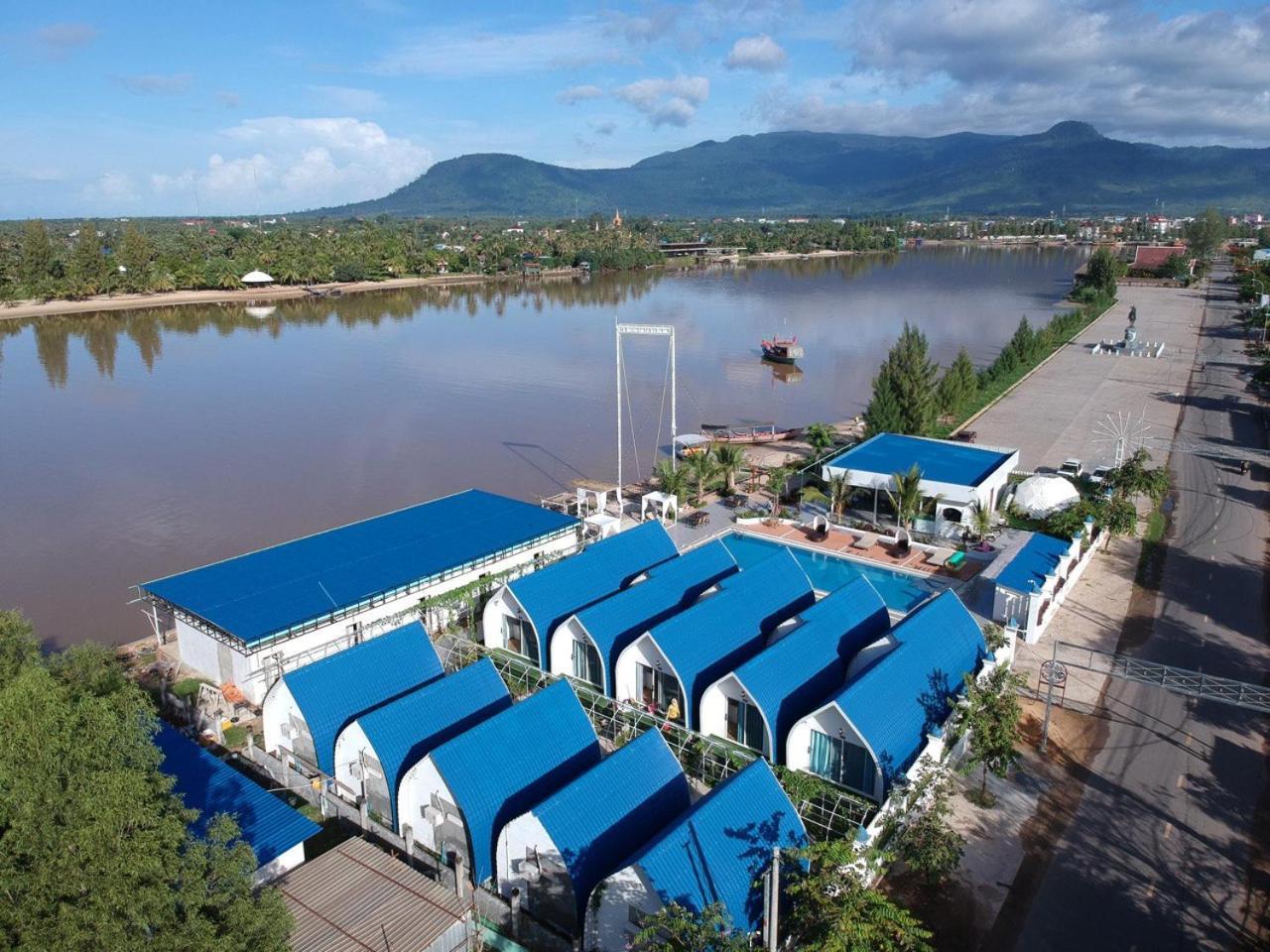 Hotel Jasmine River Front Kampot Exteriér fotografie